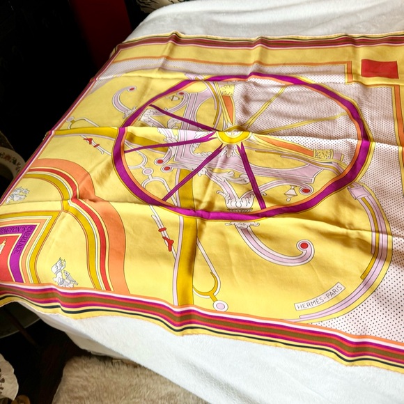 Silk 90 Have not use - brand new Been in box.. too pretty….. Washington Carrige - Picture 2 of 2